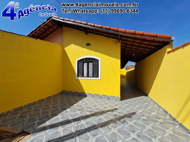 Casa em Itanhaém  com 2 quartos praia do Suarão R$ 235.000